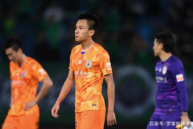 因频繁受伤，足坛名宿之子或沦为“玻璃人”，面临国足和俱乐部双线弃用危险